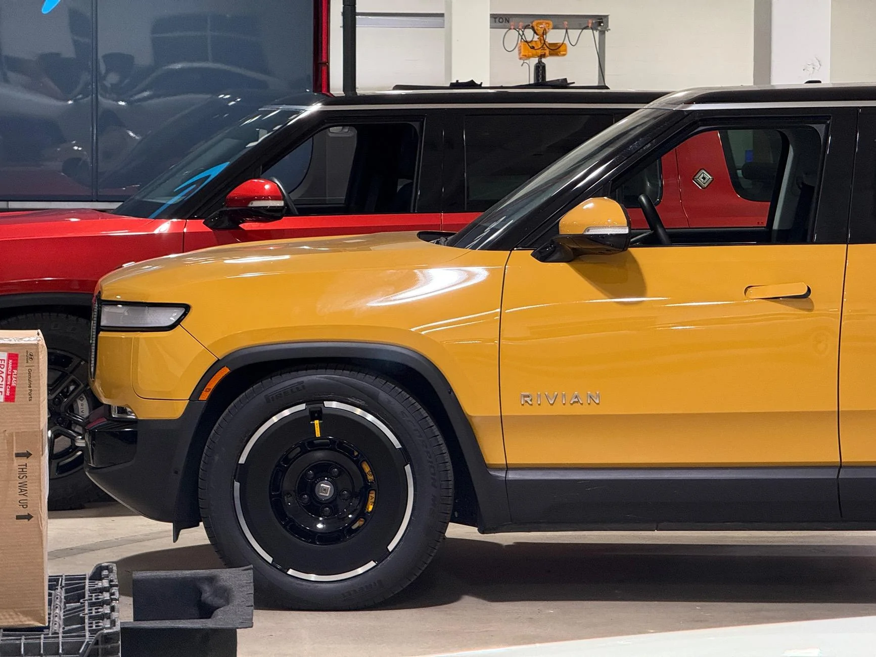 Rivian R1T R1S Gen2 22" Range Wheels ARE compatible with Gen1... IMG_4748