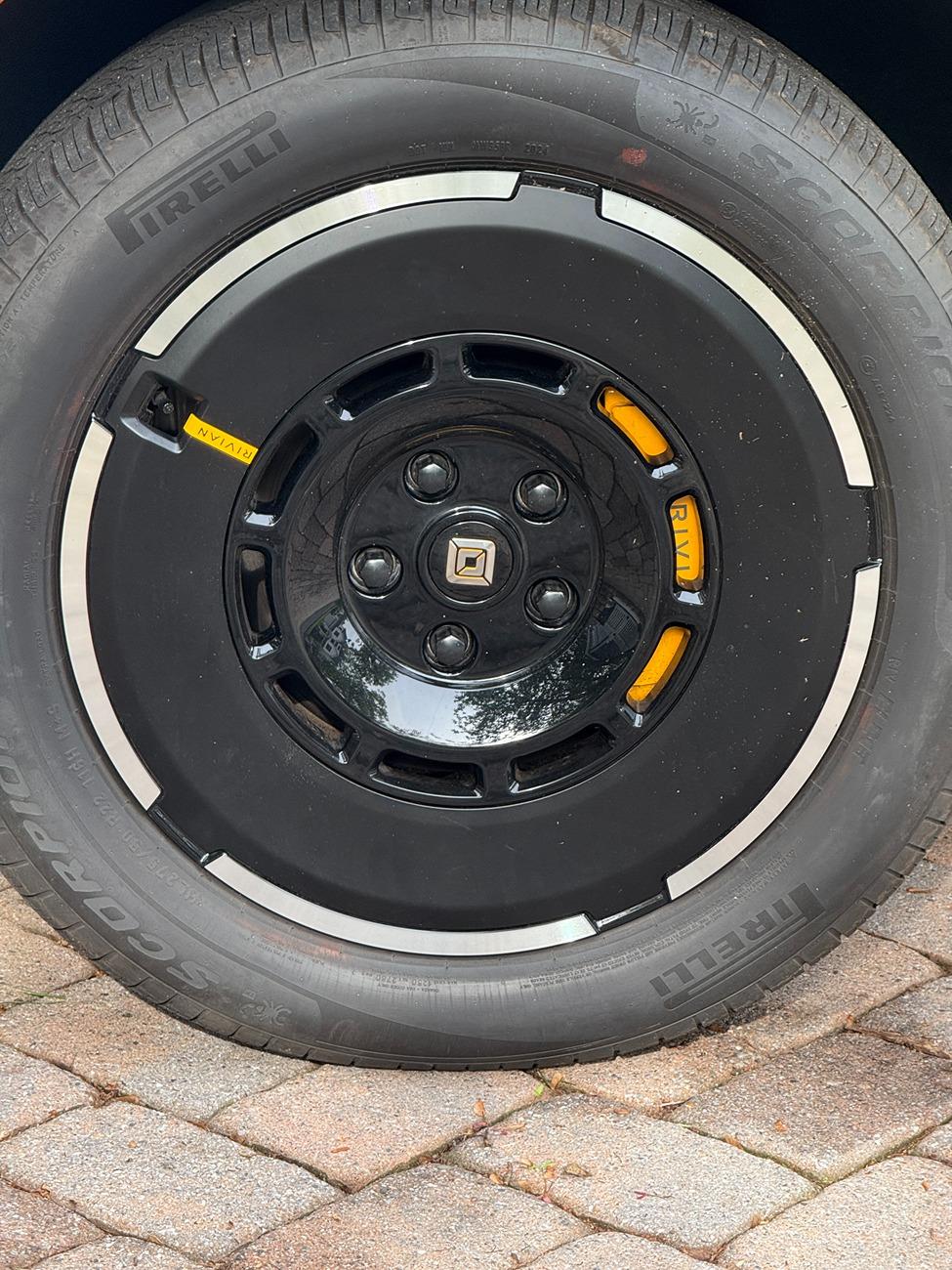 Rivian R1T R1S Gen2 22" Range Wheels ARE compatible with Gen1... 20250517_122025329_iOS