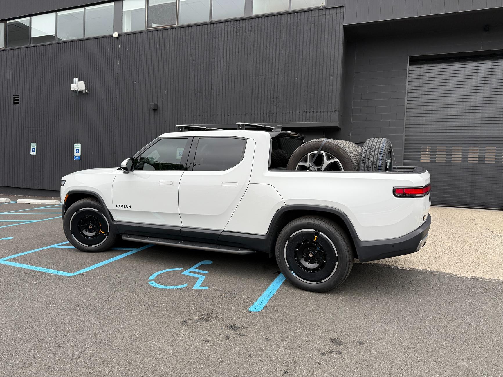 Rivian R1T R1S Gen2 22" Range Wheels ARE compatible with Gen1... 20250516_130231826_iOS
