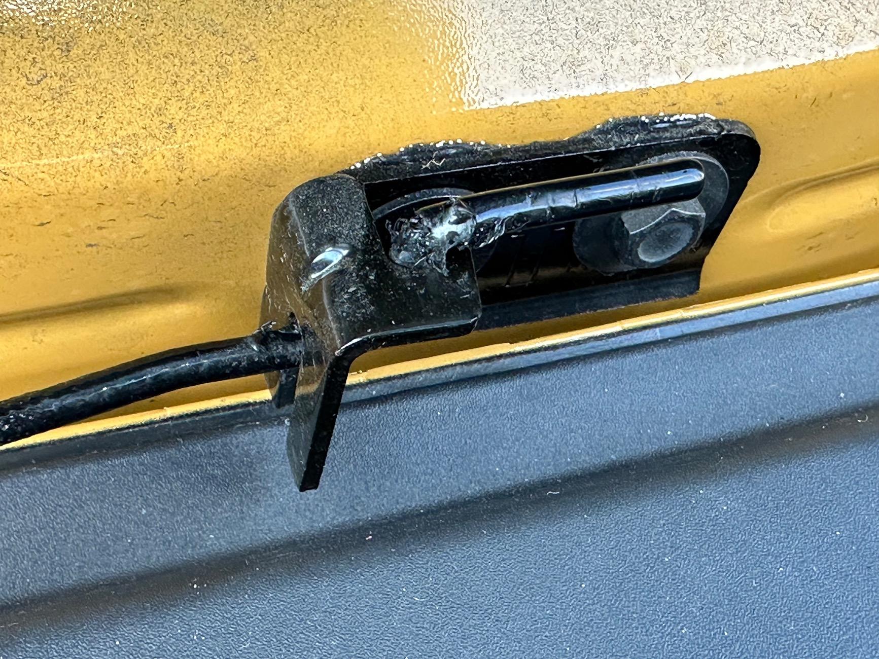 Rivian R1T R1S Loud Breaking sound, Lower Tailgate Free-falls Now IMG_3433