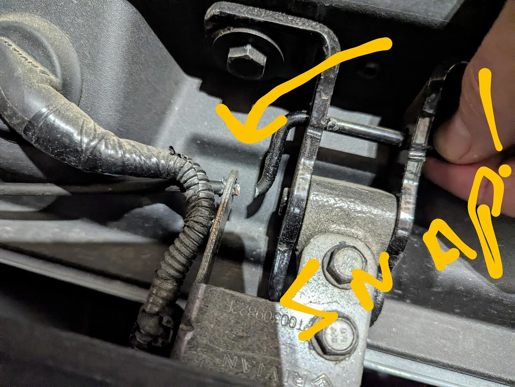 Rivian R1T R1S Loud Breaking sound, Lower Tailgate Free-falls Now PXL_20250526_031346798~2
