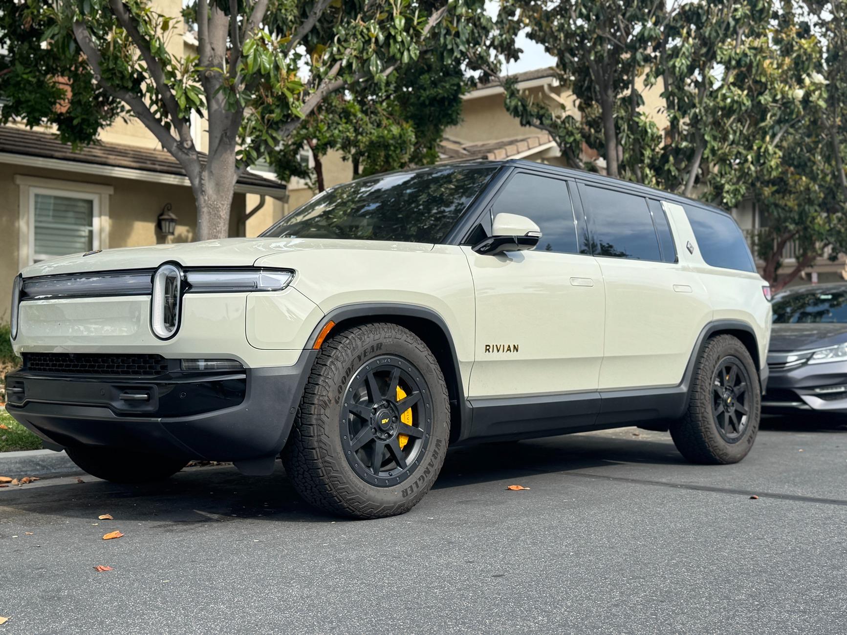 Rivian R1T R1S Gen 1 Quad -> California Dune Edition ABE12DC3-CD4F-47D3-BA03-463C067A18C5