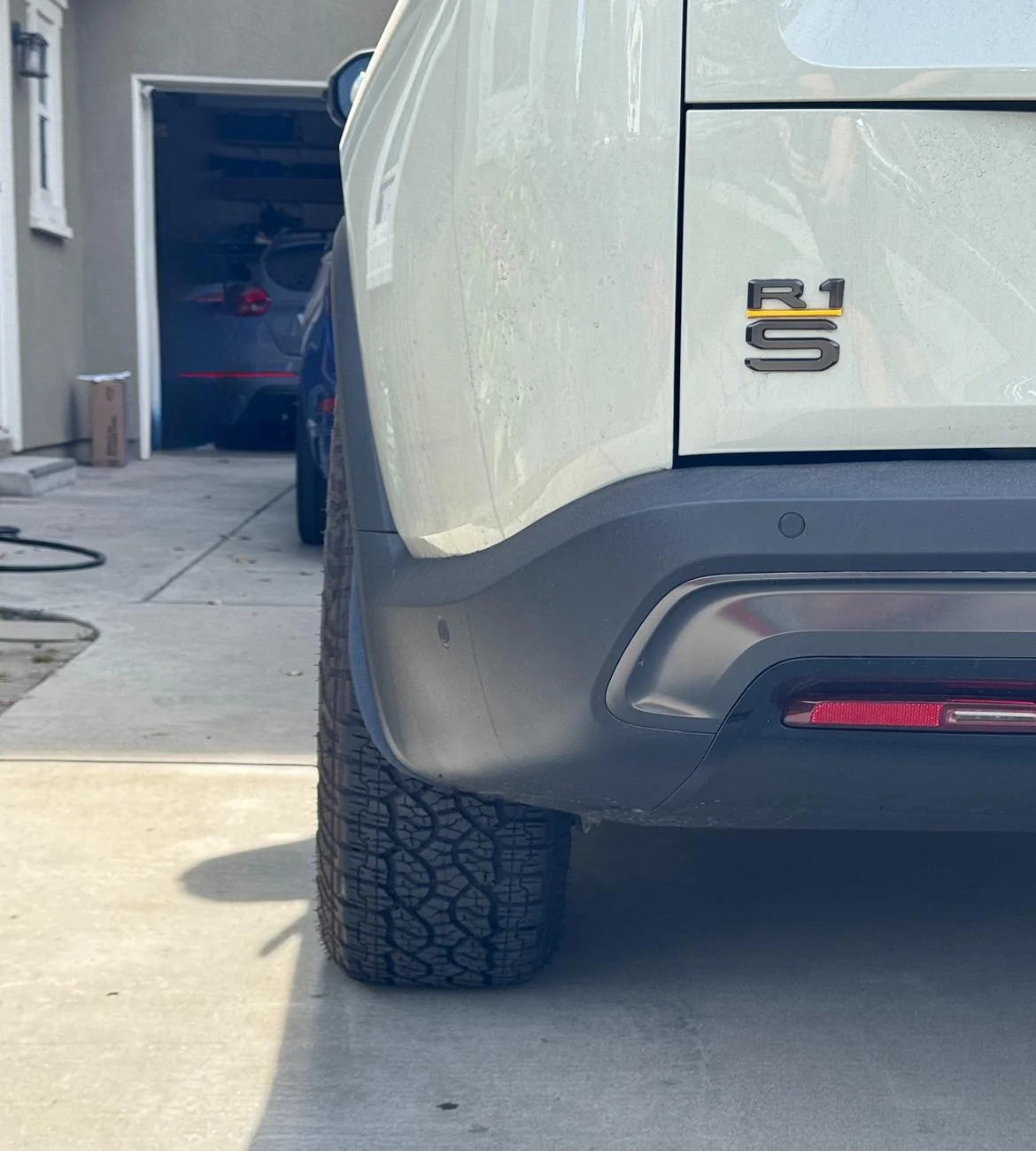 Rivian R1T R1S Gen 1 Quad -> California Dune Edition 6D42E824-D42D-4040-8BB2-A9BDAEF7F74B_1_201_a