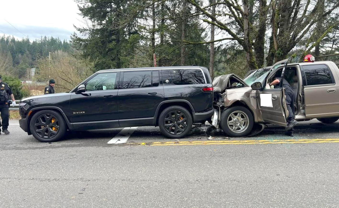 Rivian R1T R1S Rivian - Built like a Tank - Full Size Crew Cab Truck vs Rivian R1S Wreck R1S Tank PS