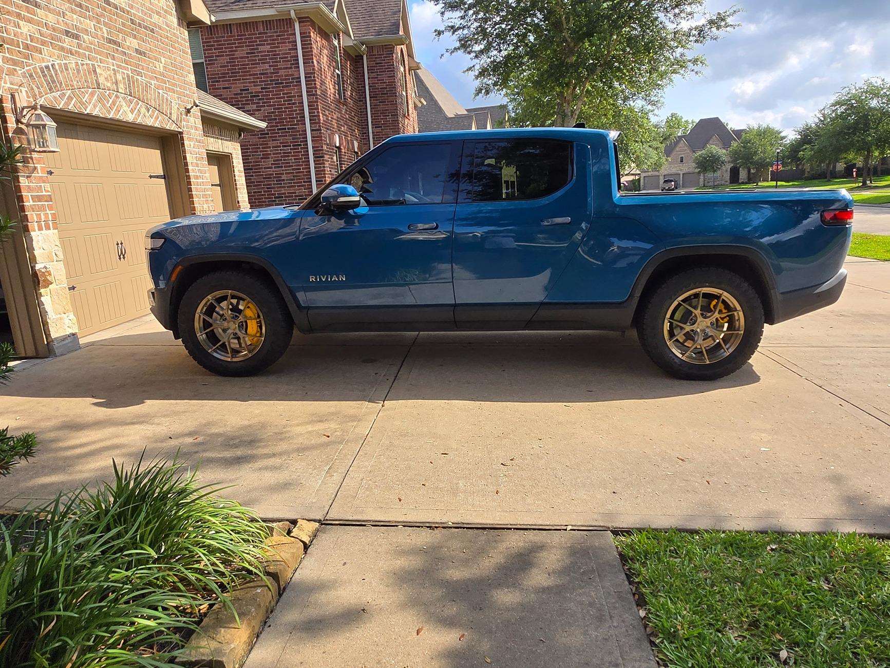 Rivian R1T R1S Atomic Wheels AWZZ + Toyo Open Country ATIII EV tires 20250524_092615