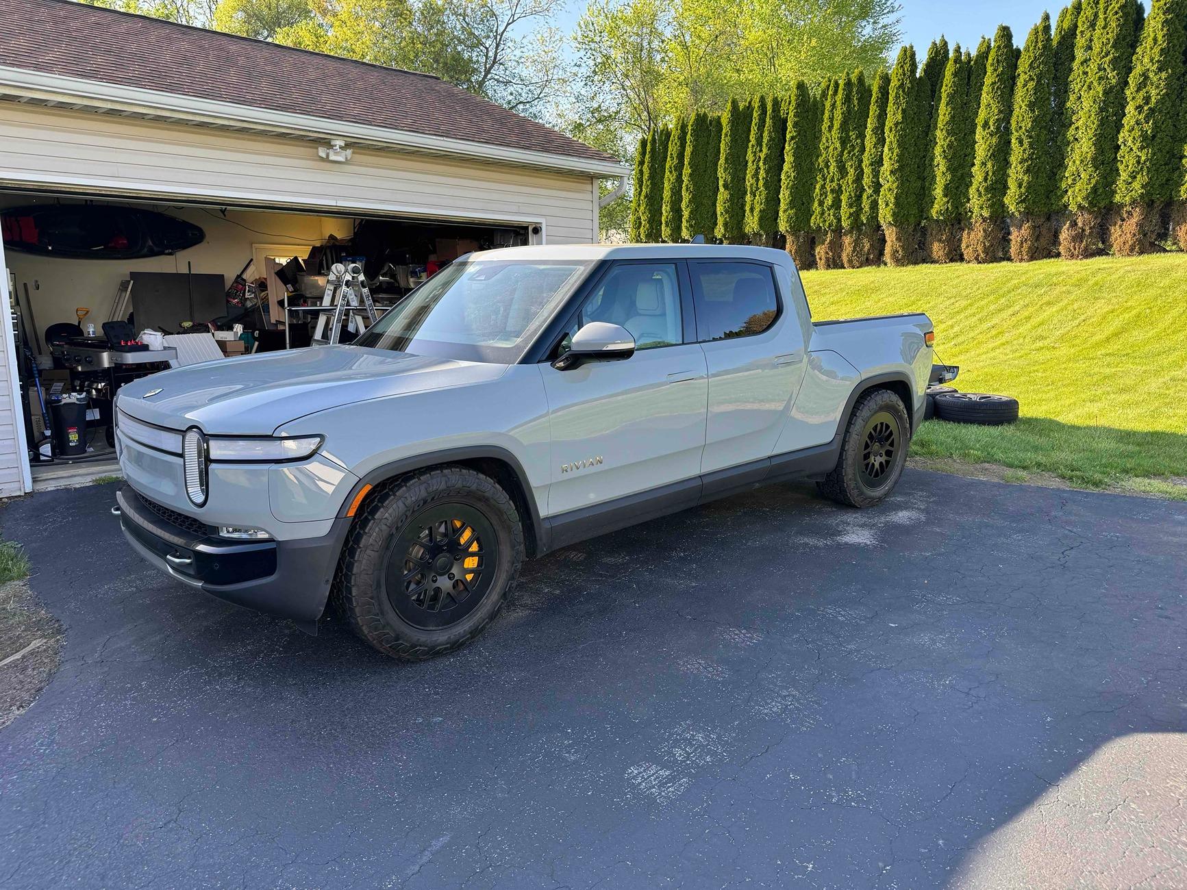 Rivian R1T R1S Atomic Wheels AWZZ + Toyo Open Country ATIII EV tires IMG_2355