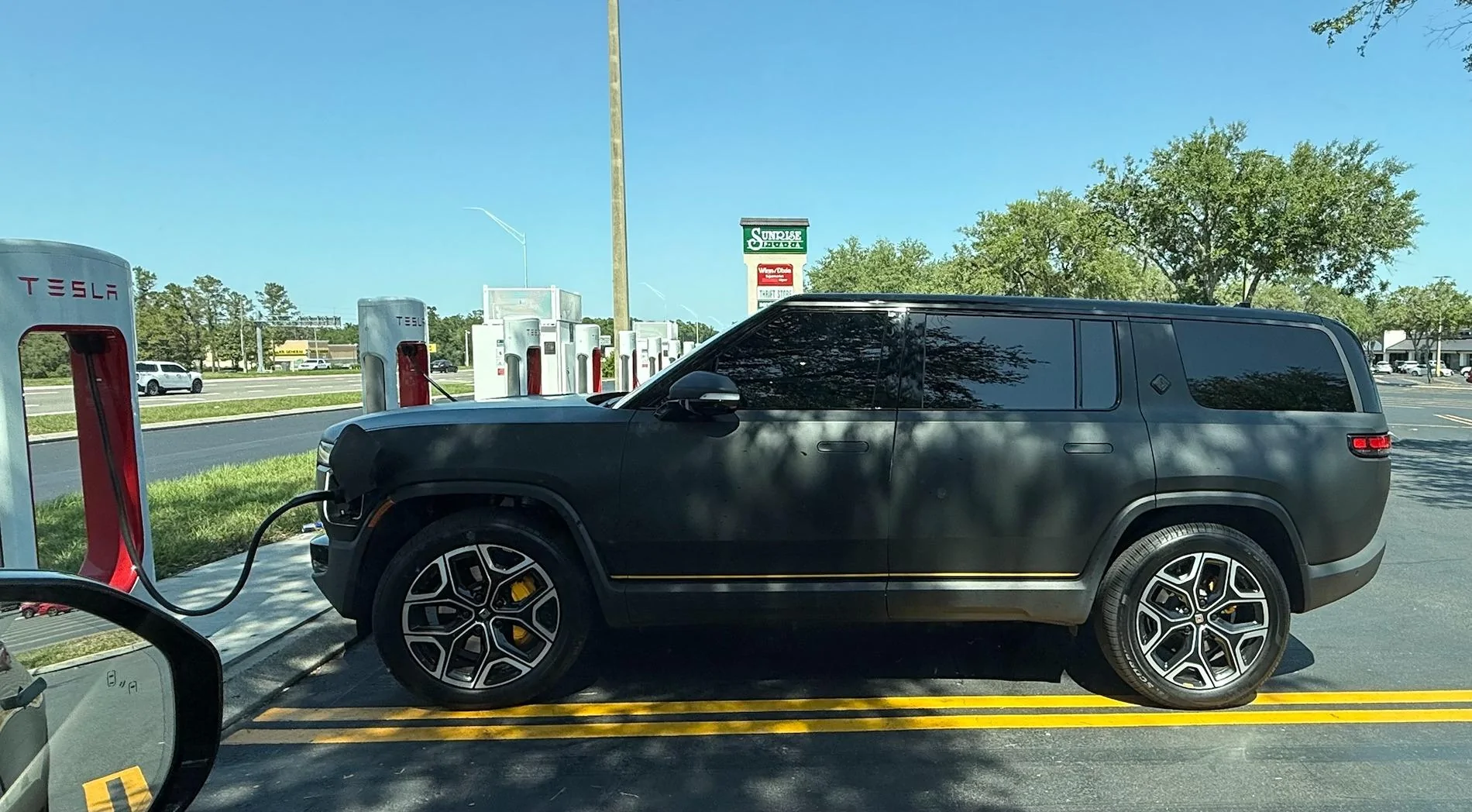 Rivian R1T R1S Front appearance improvement with vinyl on front light bar + side stripes! DarkRiv