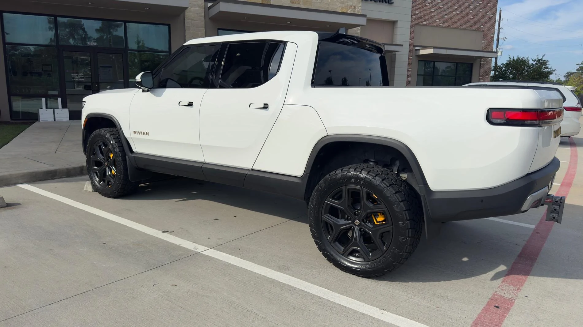 Rivian R1T R1S 285/55 R22 anyone? IMG_5694