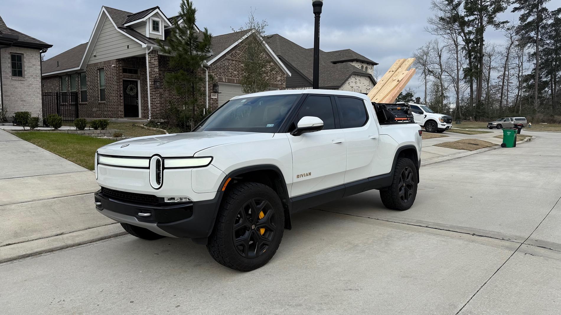 Rivian R1T R1S 285/55 R22 anyone? IMG_1107