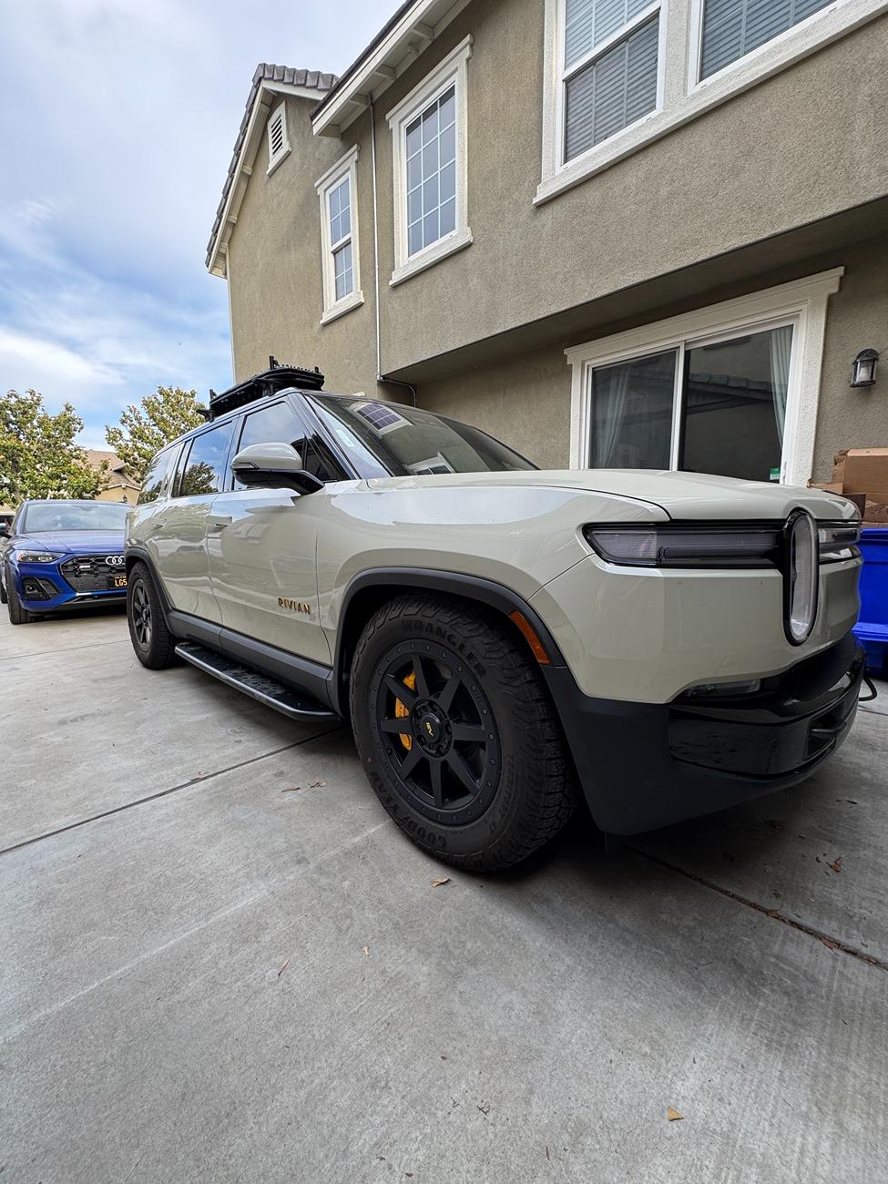 Rivian R1T R1S Gen 1 Quad -> California Dune Edition IMG_1525.JPG