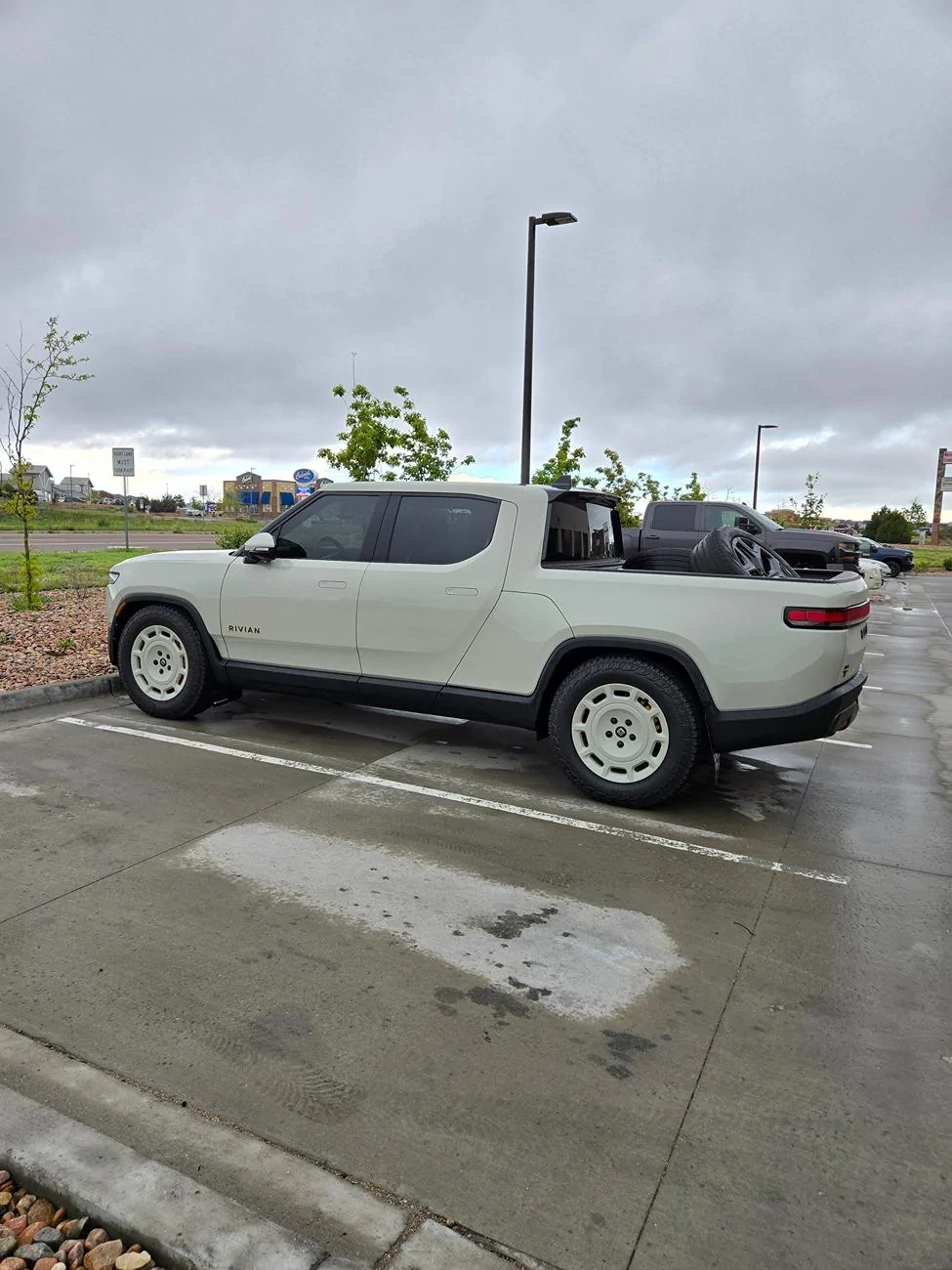 Rivian R1T R1S Gen 1 Quad -> California Dune Edition 20250529_162443
