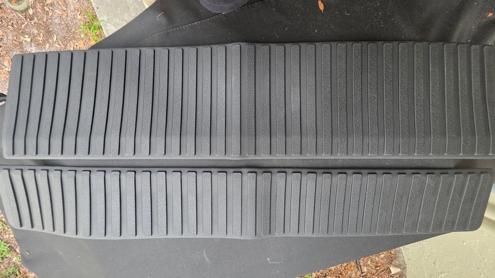 Rivian R1T R1S Which one do you prefer? Kagu/3D mats vs Tuxmat (including seatbacks and cargo area) Lasfit Tailgate Mats