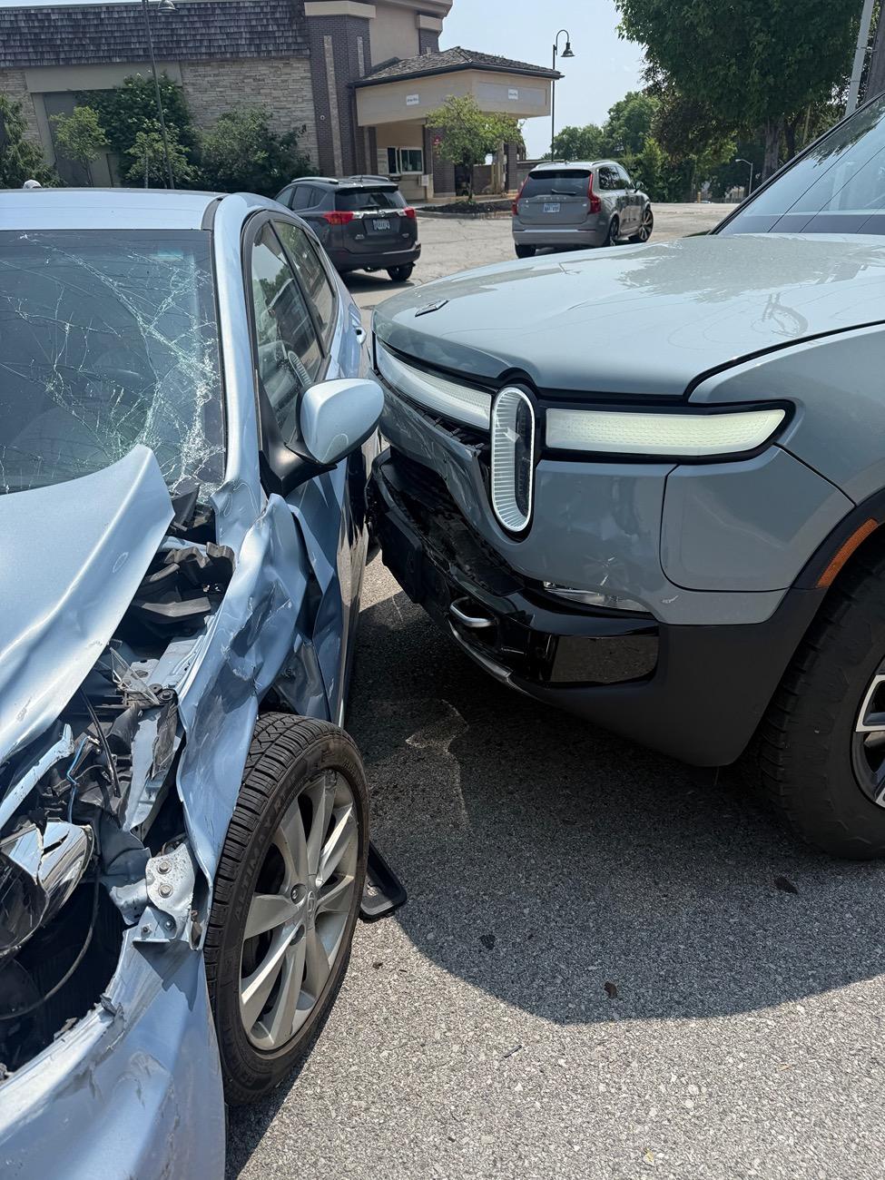 Rivian R1T R1S Amazed at R1T accident survivability! IMG_2873
