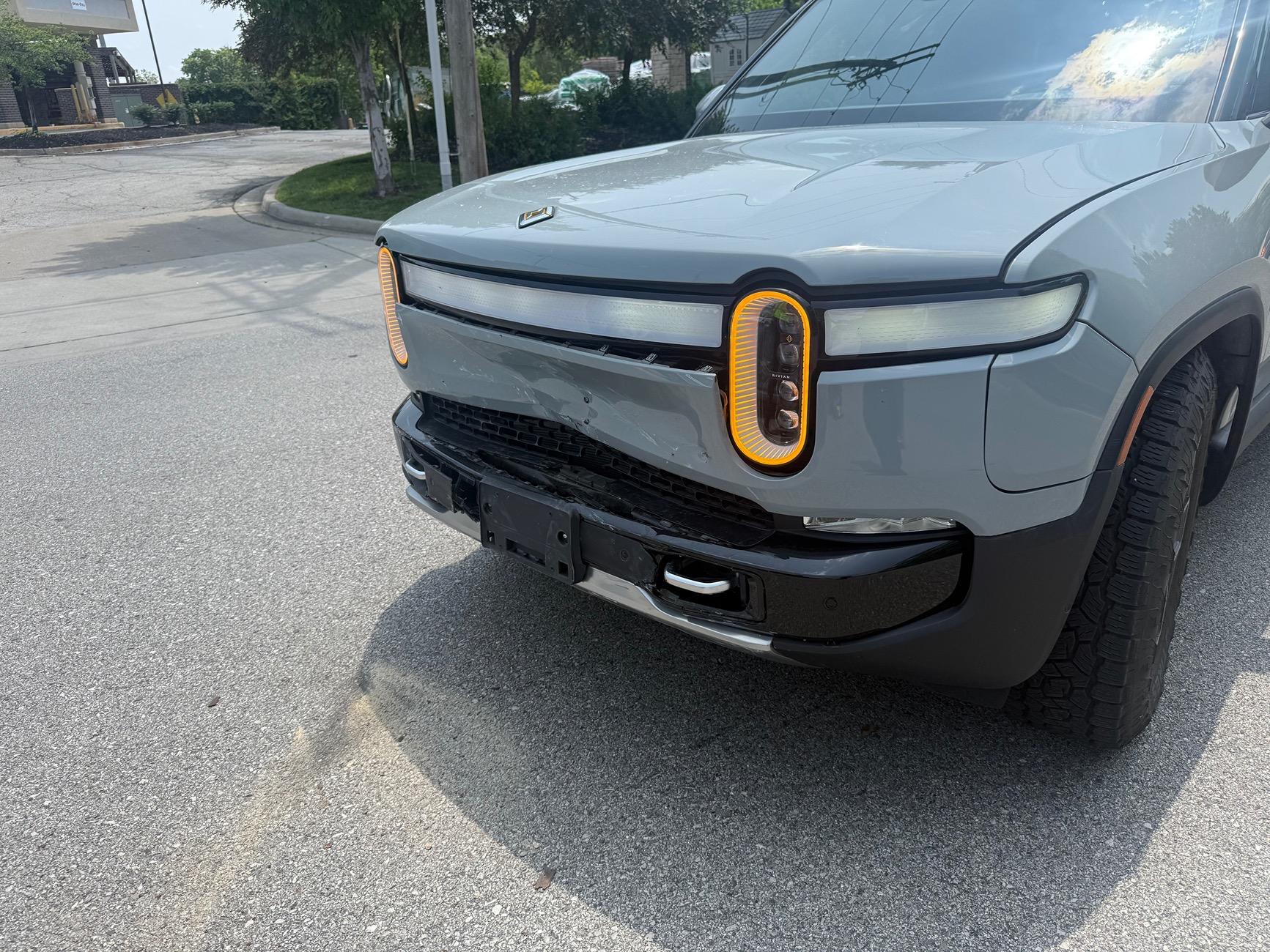 Rivian R1T R1S Amazed at R1T accident survivability! IMG_2882