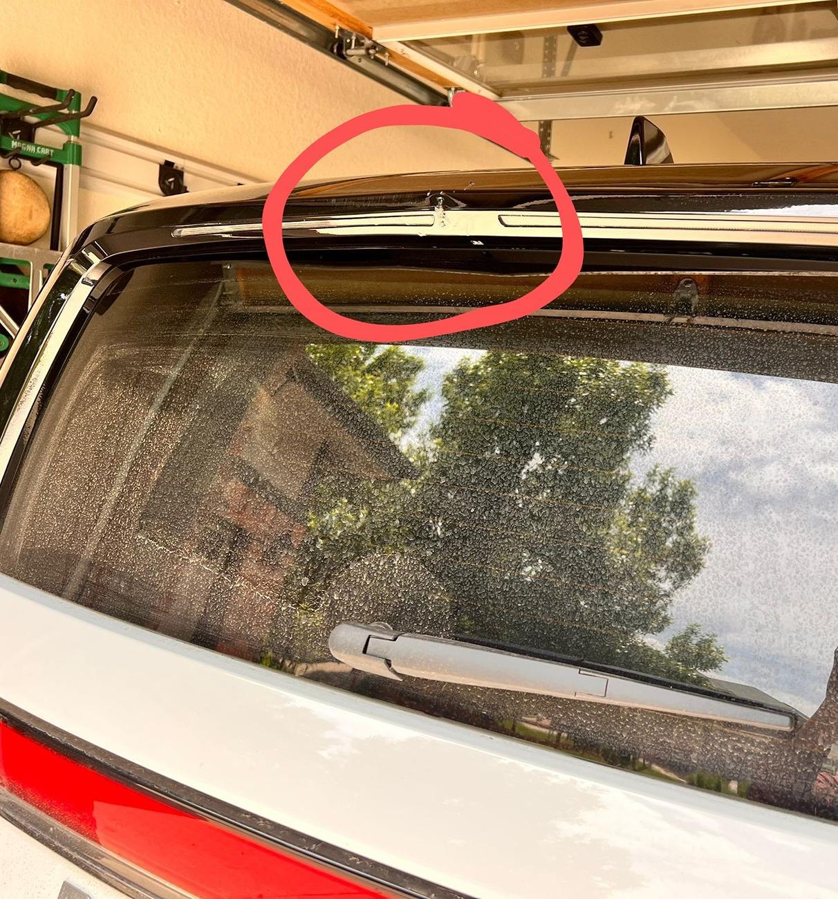 Rivian R1T R1S LF: Repair recommendations for R1S tailgate trim IMG-20250604-WA0022~3