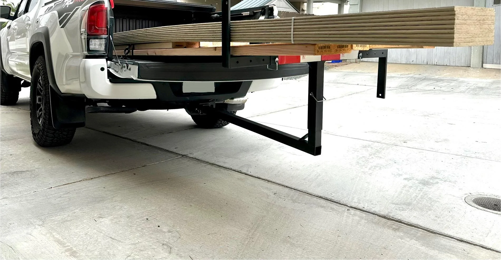 Rivian R1T R1S 8ft lumber fits in R1S IMG_8773