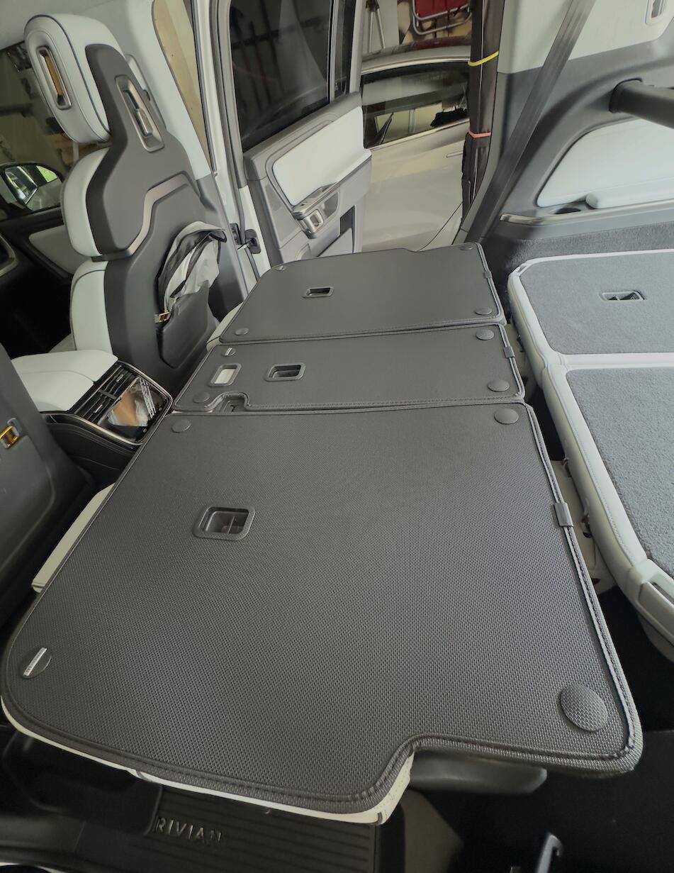 Rivian R1T R1S Which one do you prefer? Kagu/3D mats vs Tuxmat (including seatbacks and cargo area) 1749152568495-z2