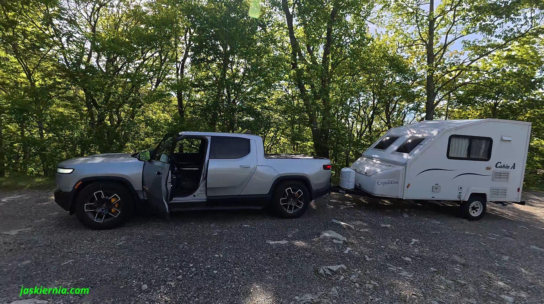 Rivian R1T R1S This is happening now! - First towing trip Zrzut ekranu 2025-06-03 183816
