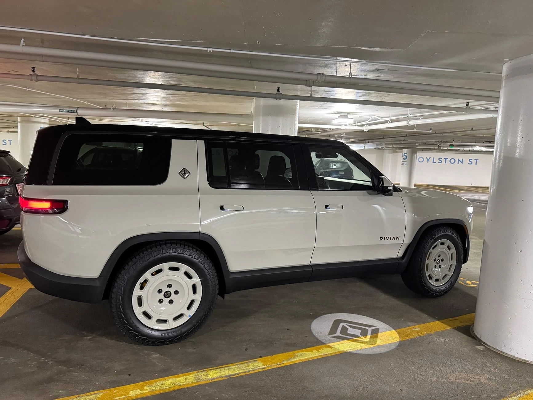 Rivian R1T R1S R1T California Dune - SOLD OUT IMG_1663