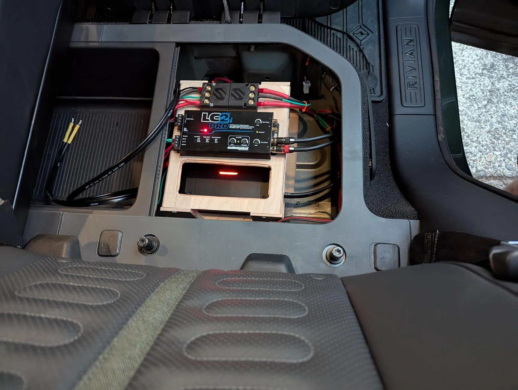 Rivian R1T R1S Gen 1 R1T aftermarket subwoofer box install in gear tunnel sub (8)