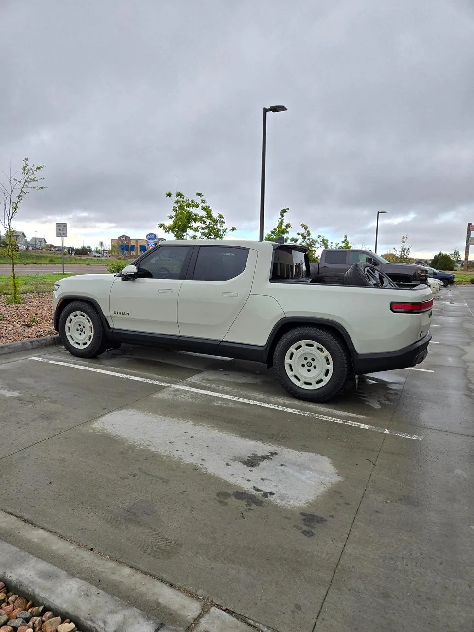 Rivian R1T R1S R1T California Dune - SOLD OUT Dune Color Wheels