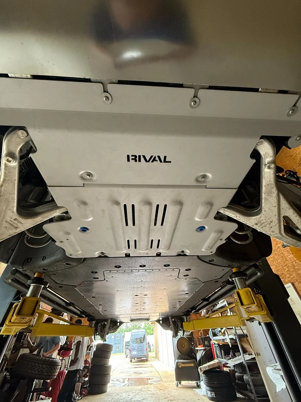 Rivian R1T R1S EVSportline Aero Covers arrived...questions/thoughts IMG_1708