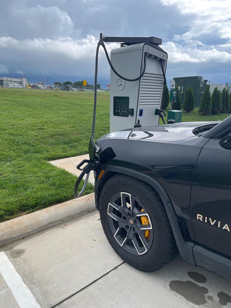 Rivian R1T R1S 2026 Quad Motor R1S - live up close photos & details IMG_8425