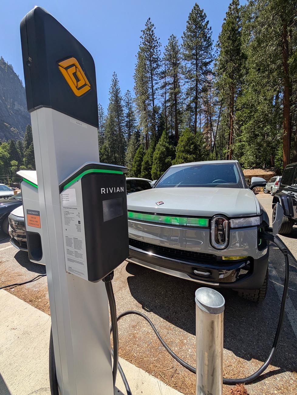 Rivian R1T R1S Random Rivian Photos of the Day - Post Yours! 📸 PXL_20250519_212951877