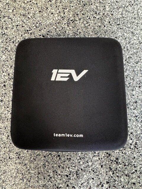 Rivian R1T R1S FS: Jack Puck Set & Bottle Jack w/ Extension Pucks 2