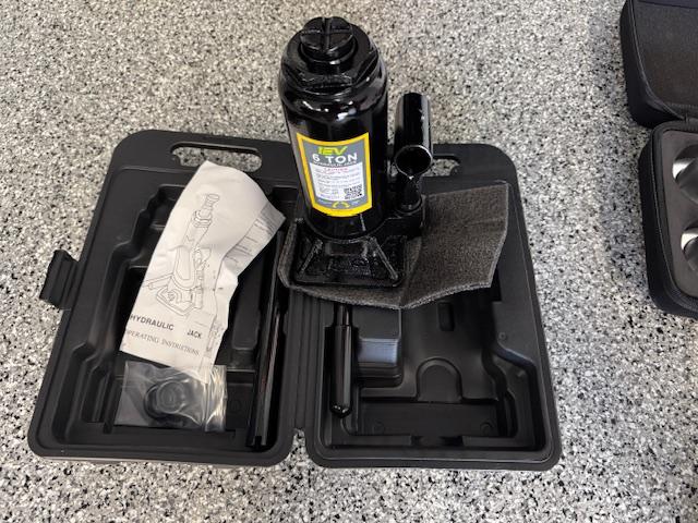Rivian R1T R1S FS: Jack Puck Set & Bottle Jack w/ Extension Jack 2