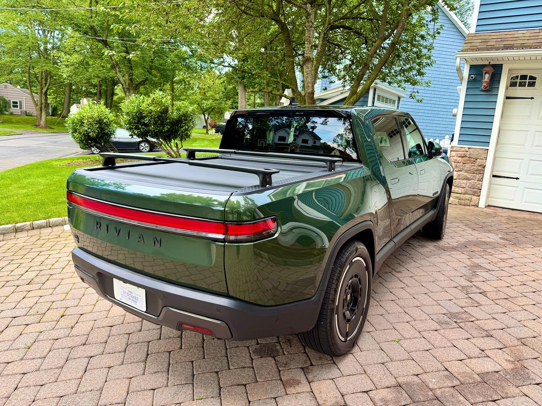 Rivian R1T R1S Has Anyone Painted Silver Cargo Crossbars Black? IMG_2804