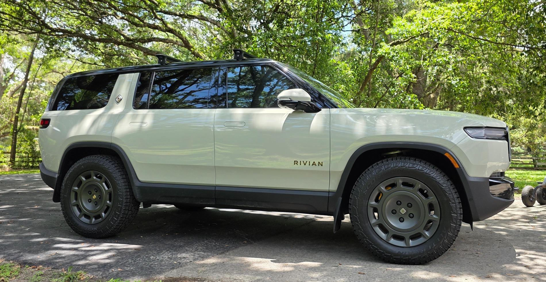 Rivian R1T R1S Rokblokz Mud Flaps on R1S? 20250620_132955