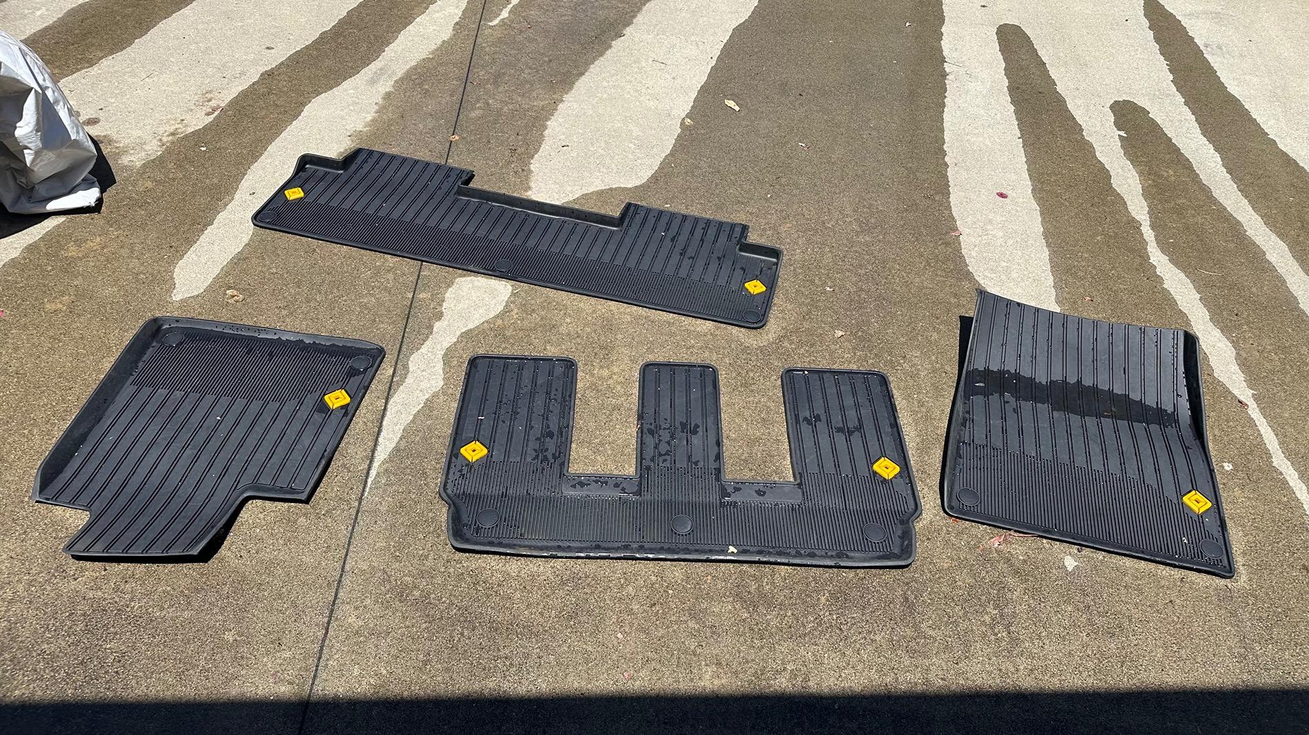 Rivian R1T R1S Gen 1 All-weather Floormats IMG_2593