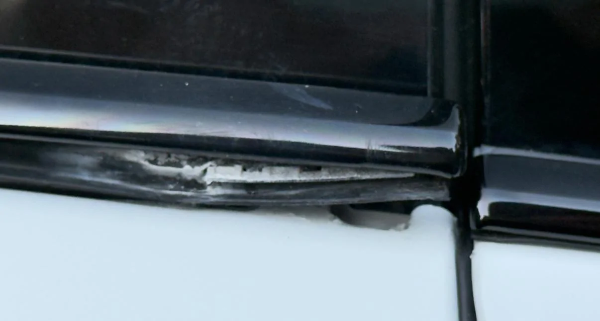 Rivian R1T R1S Window trim lifting IMG_2884