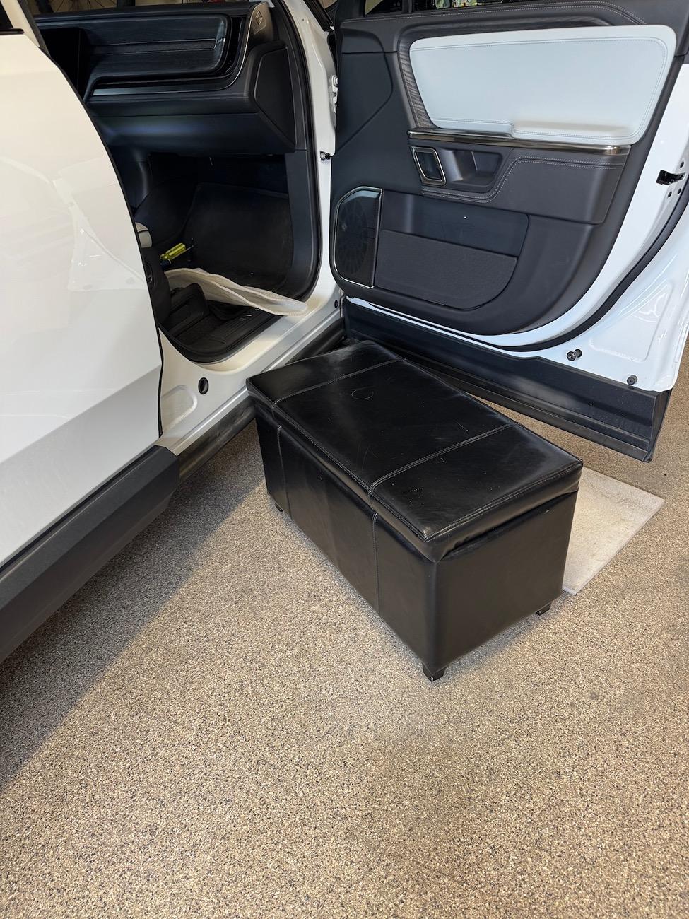 Rivian R1T R1S (Ended) Comma 3x Sale for $899 R1TBench