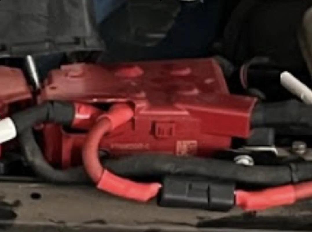 Rivian R1T R1S Sulley R1T Build. Switch Pro 9100, Comma 3x, Frunk 12v Outlets, Cab Outlets, Btech GMRS 50Pro & More 1751601422456-br