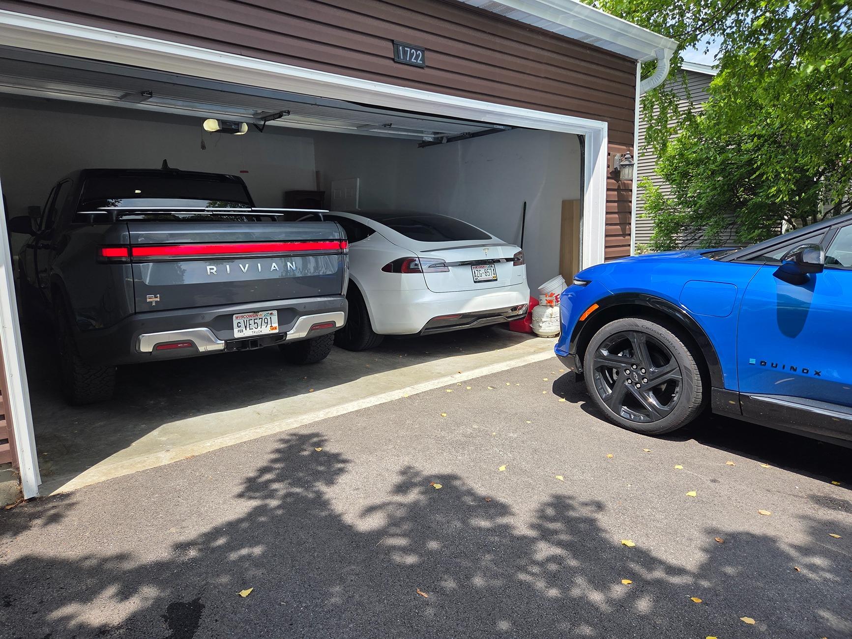 Rivian R1T R1S What do you park your Rivian next to? 1000003251