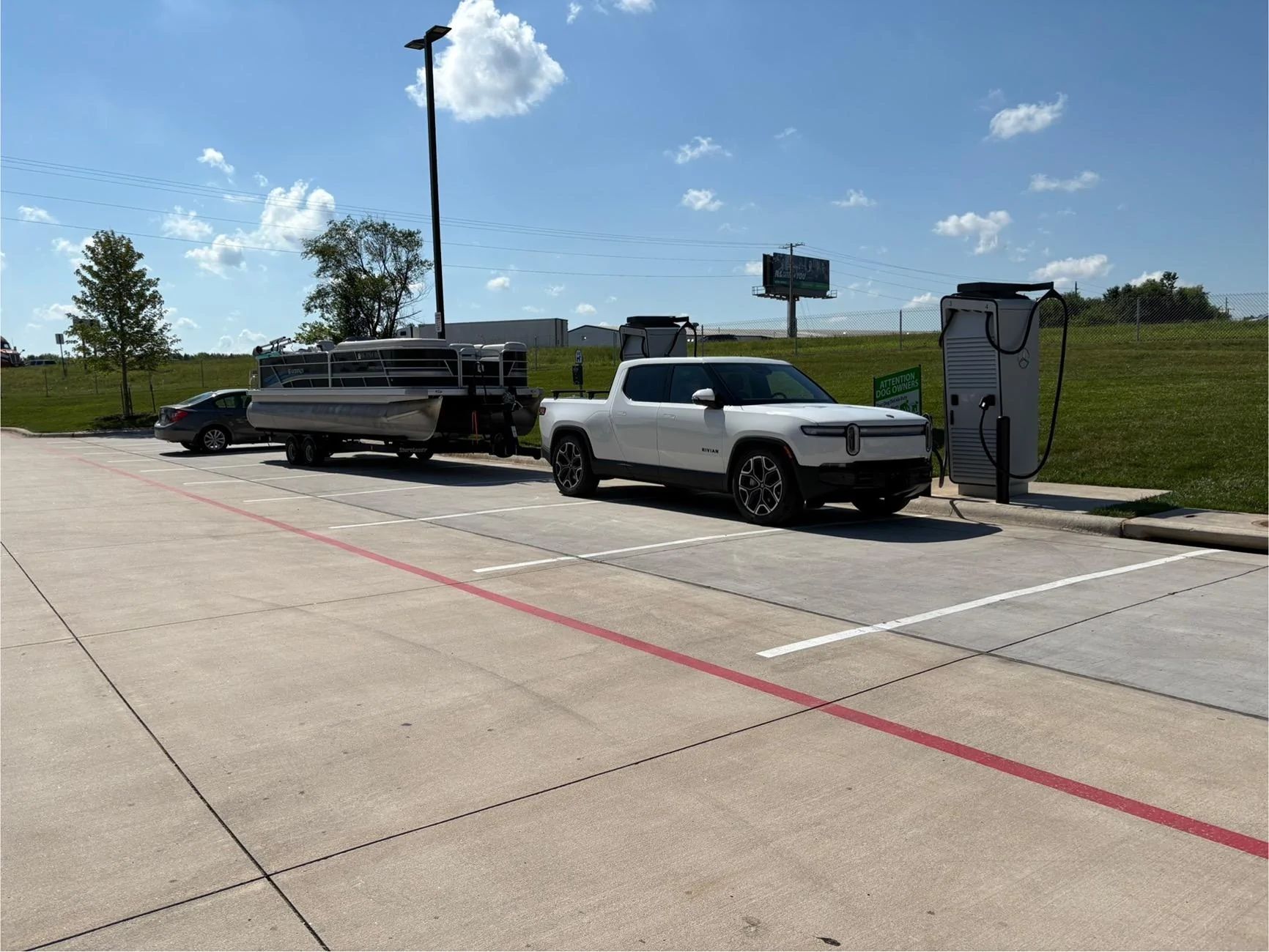 Rivian R1T R1S Pushed the limit too far today towing long distance IMG_9727
