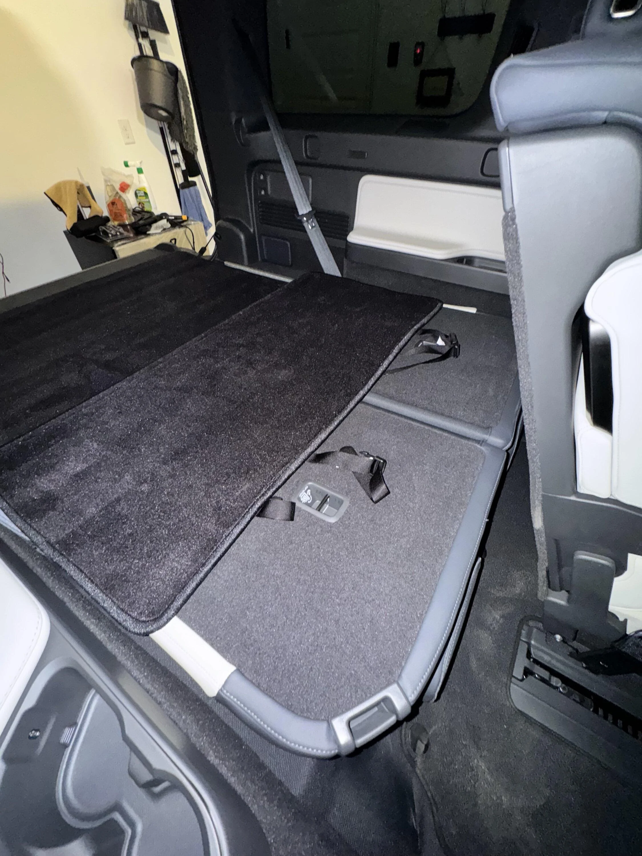 EVSportLine R1S Cargo Carpeted Mats Review | Rivian Forum - R1T R1S R2 ...