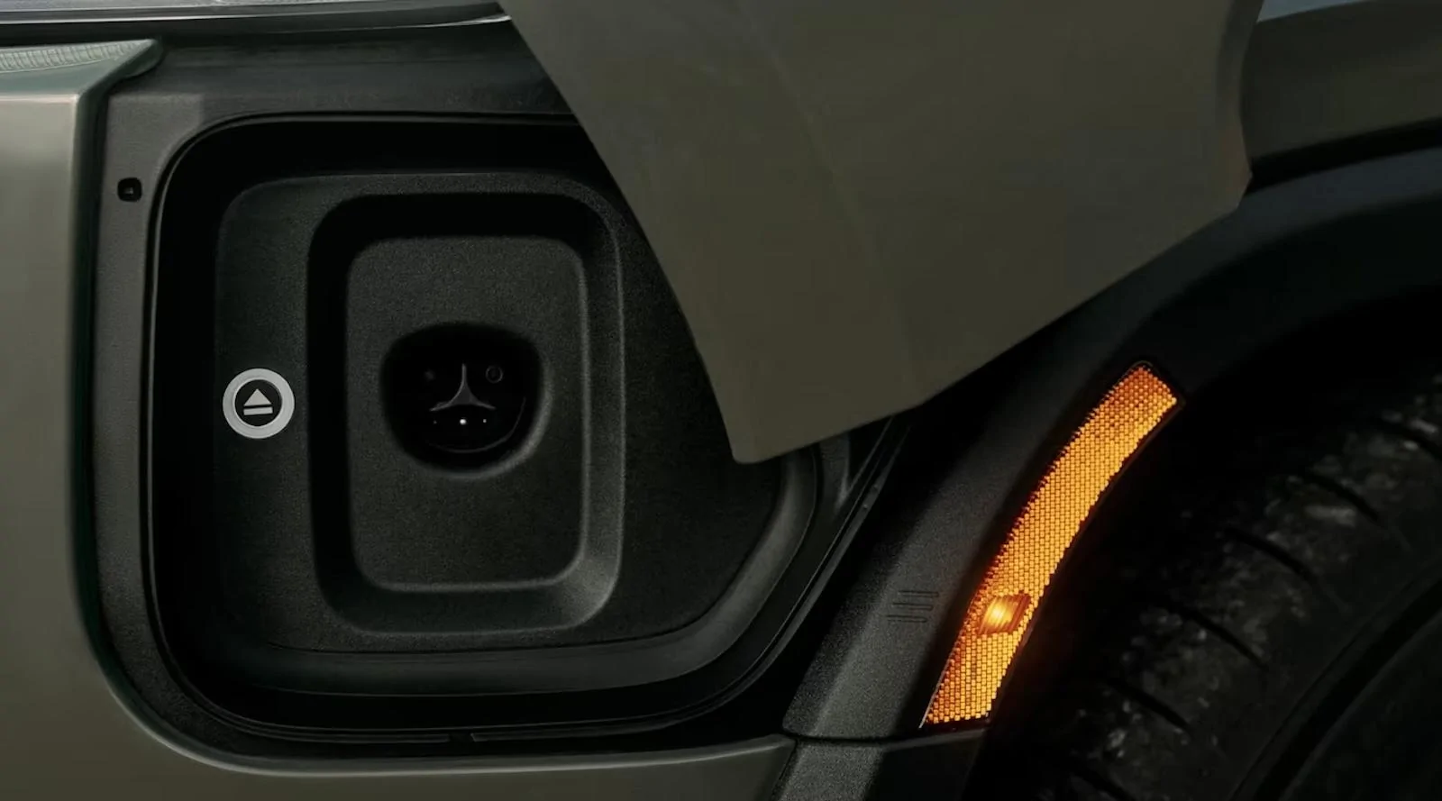 Rivian R1T R1S 2026 Quad-Motor R1S / R1T Officially Revealed (Specs & Price) GvV1gGSXwAAde0s