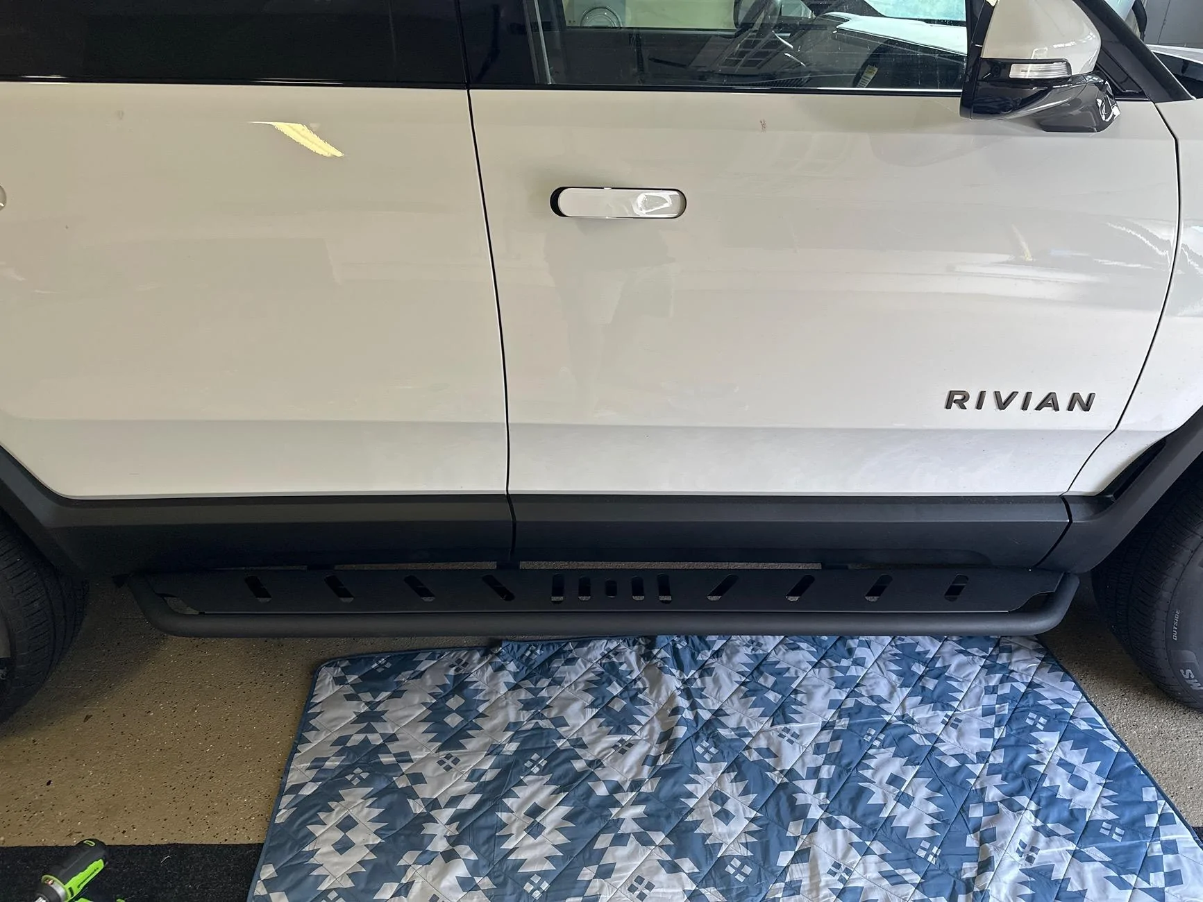 Rivian R1T R1S EV base running board install instructions for 2025 Gen 2 R1S imag