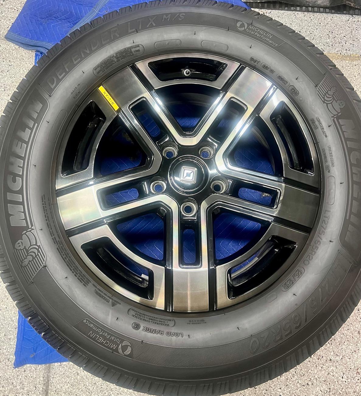Rivian R1T R1S FS- 20” Rivian wheels - $2k FullSizeRender