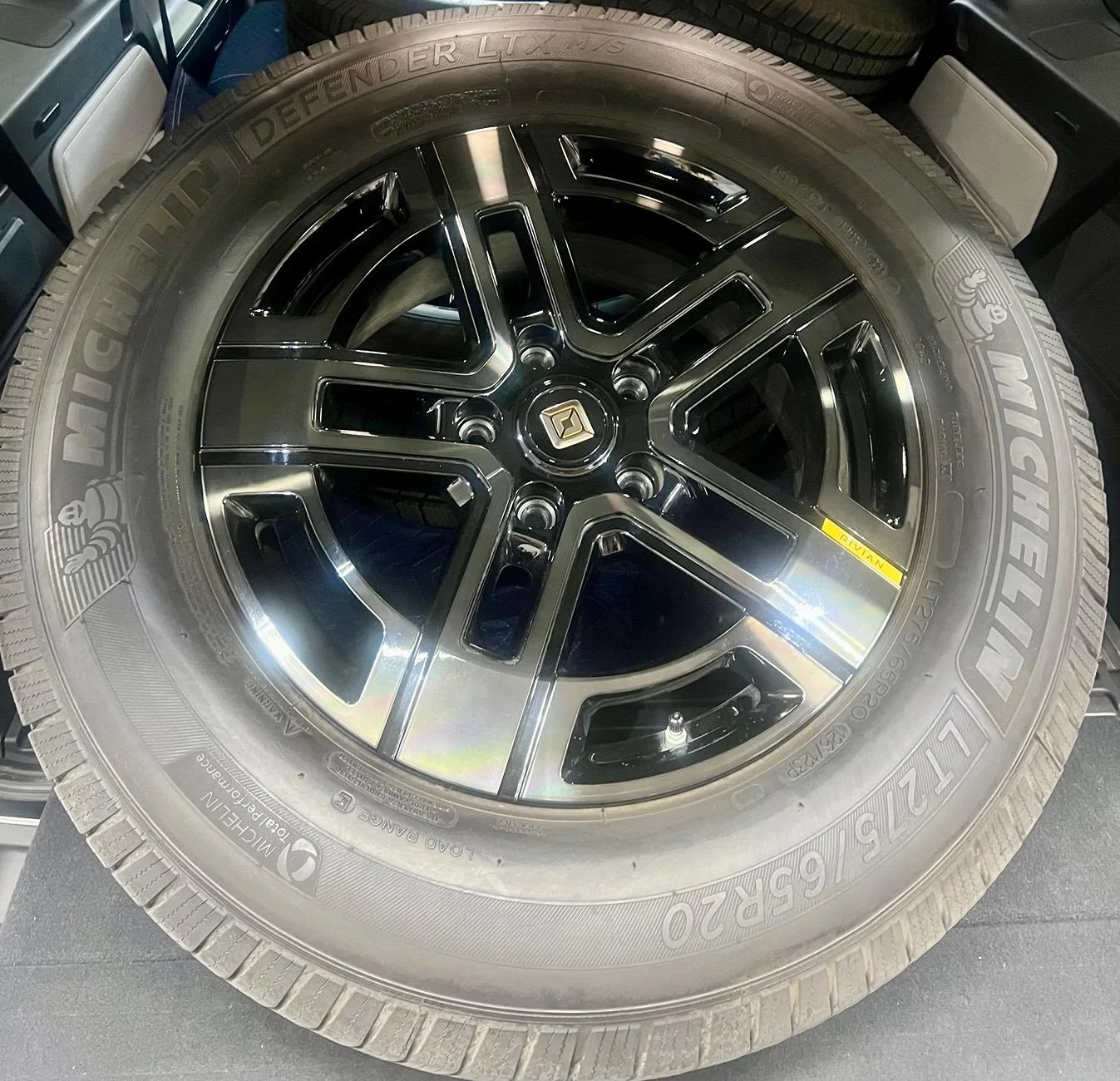 Rivian R1T R1S FS- 20” Rivian wheels - $2k FullSizeRender