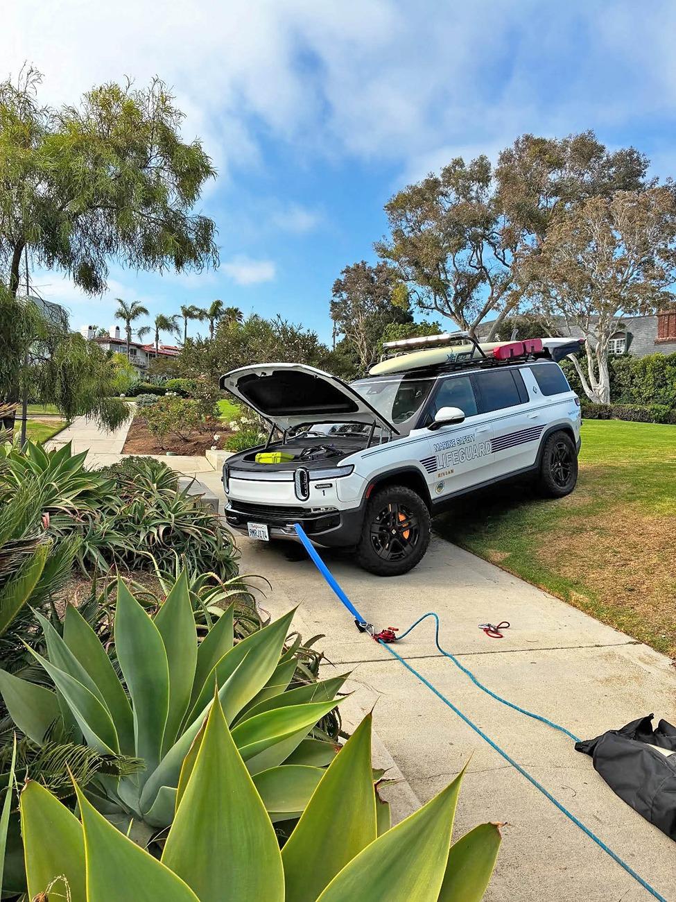 Rivian R1T R1S New function: rope anchor in actual cliff rescue (Laguna Beach Lifeguard R1S) lagunabeachlifeguards_518442948_18285584419264177_6841170205923851300_n