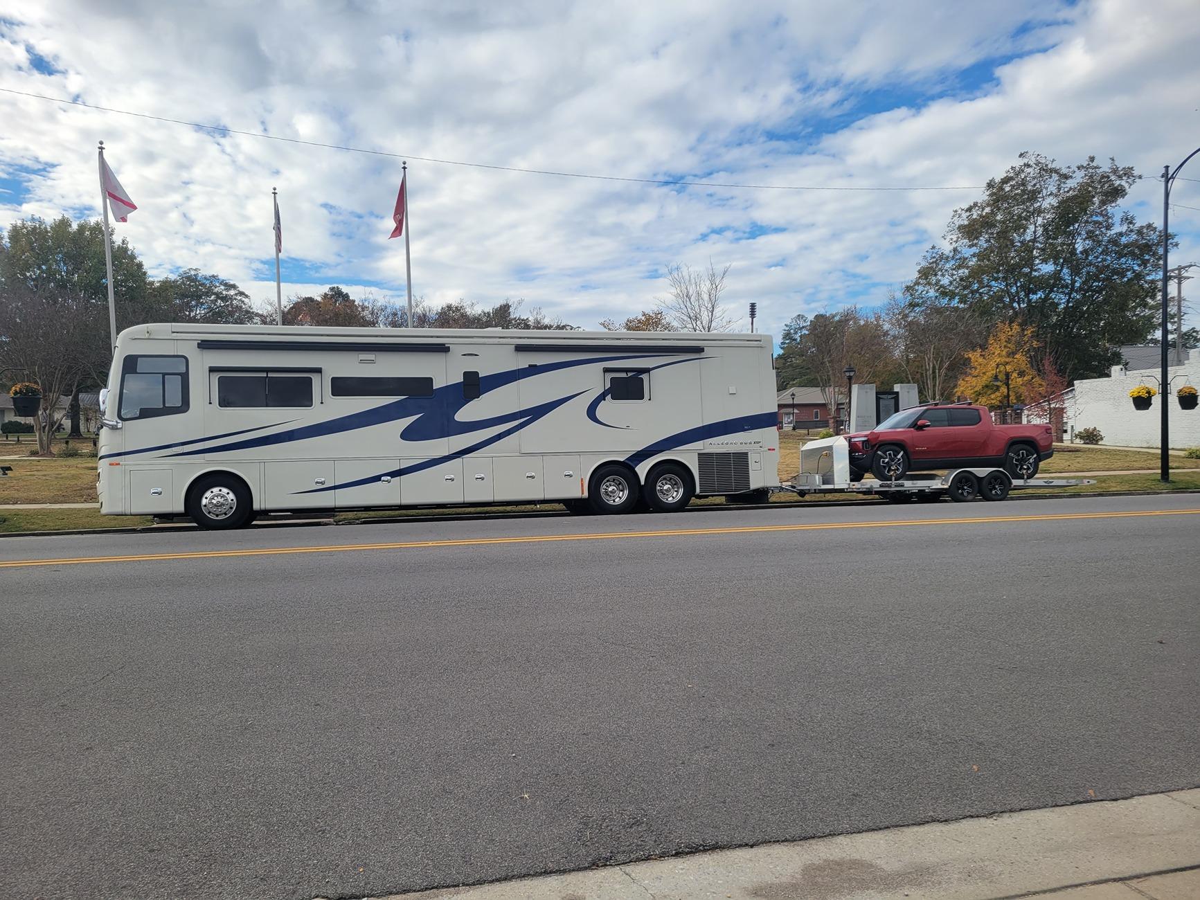 Rivian R1T R1S Trailering the R1T The Toys 2022
