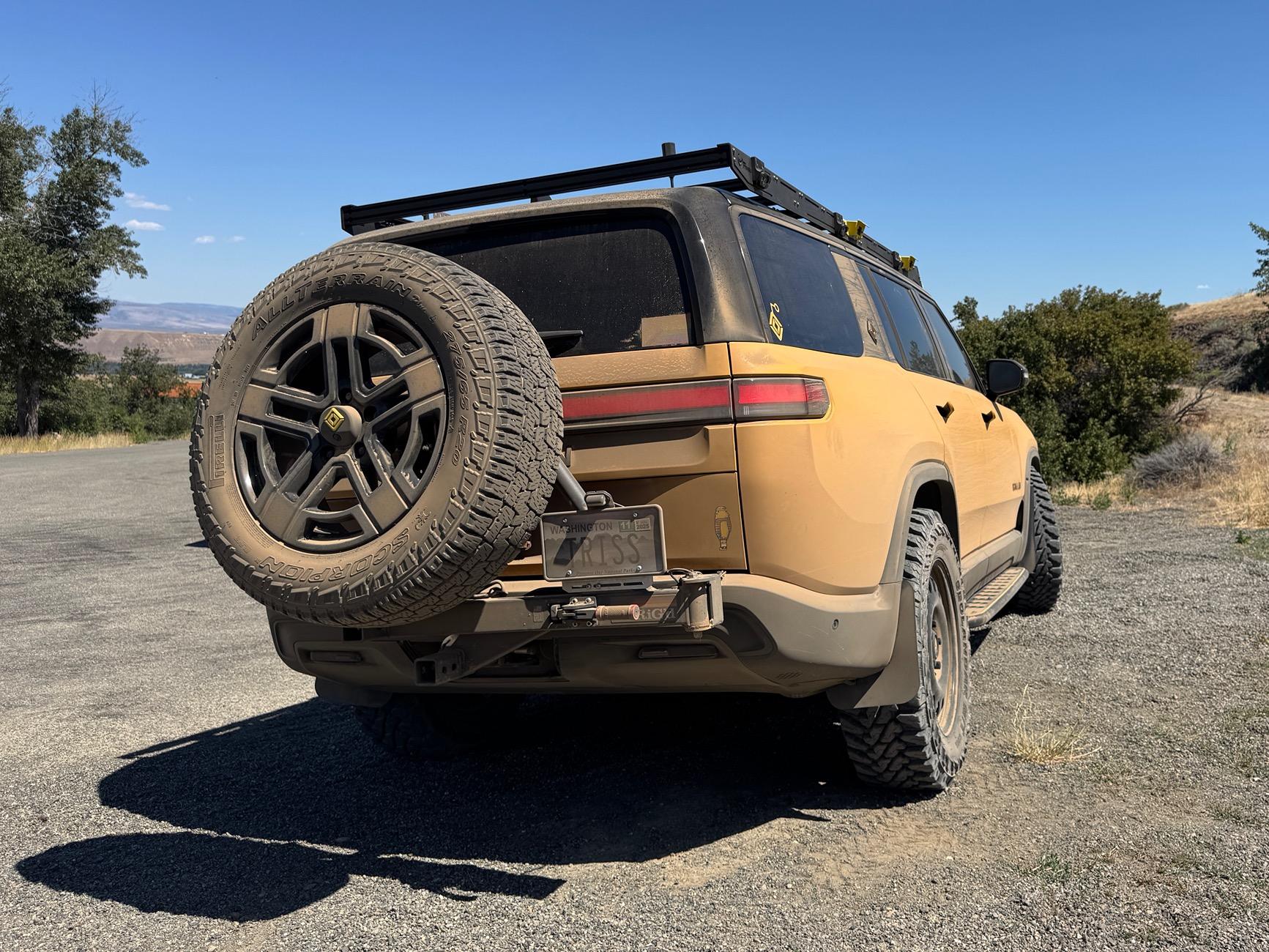 Rivian R1T R1S ? COMPASS YELLOW R1S  Photos IMG_7028