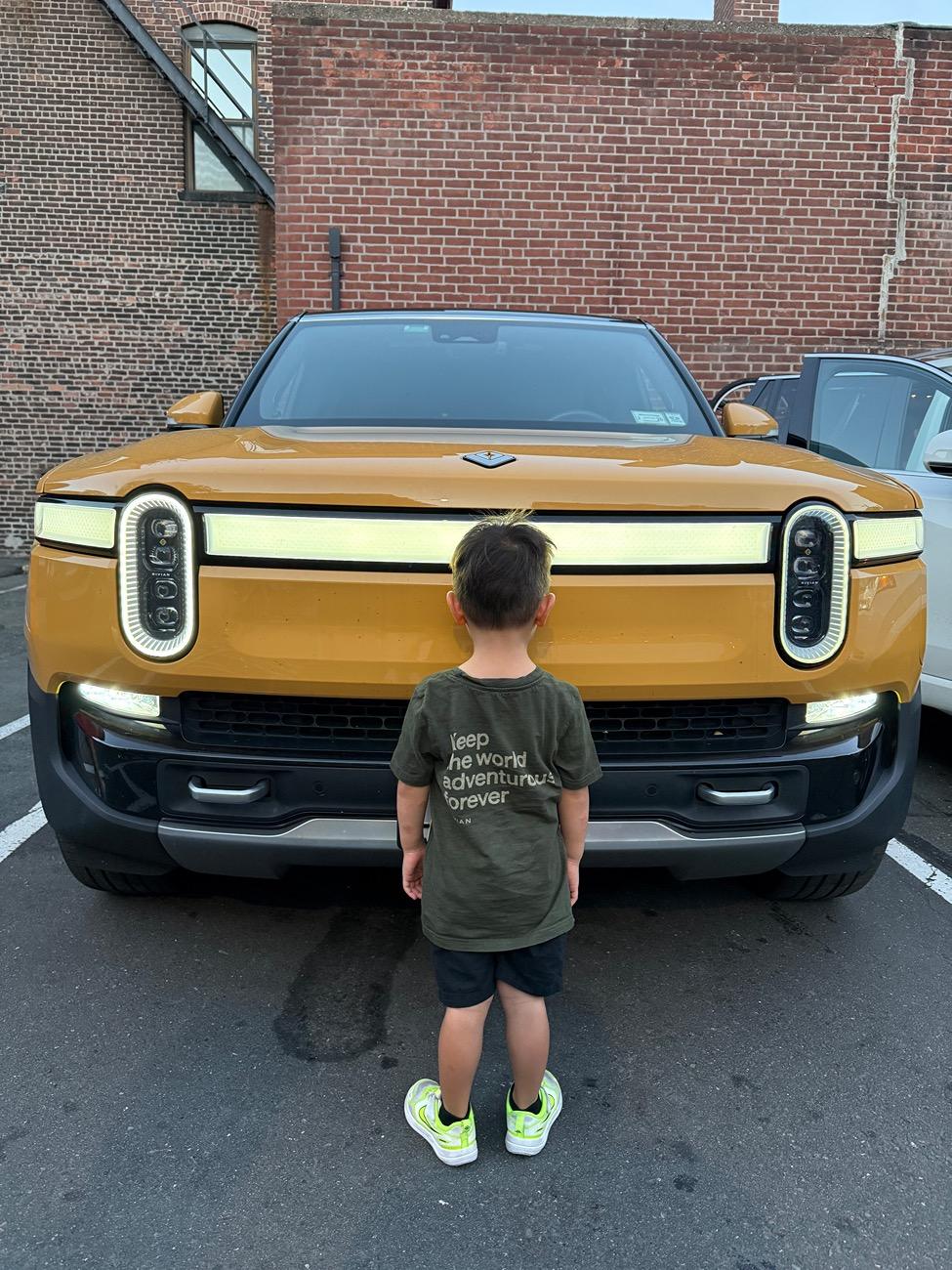 Rivian R1T R1S ? COMPASS YELLOW R1S  Photos IMG_7455