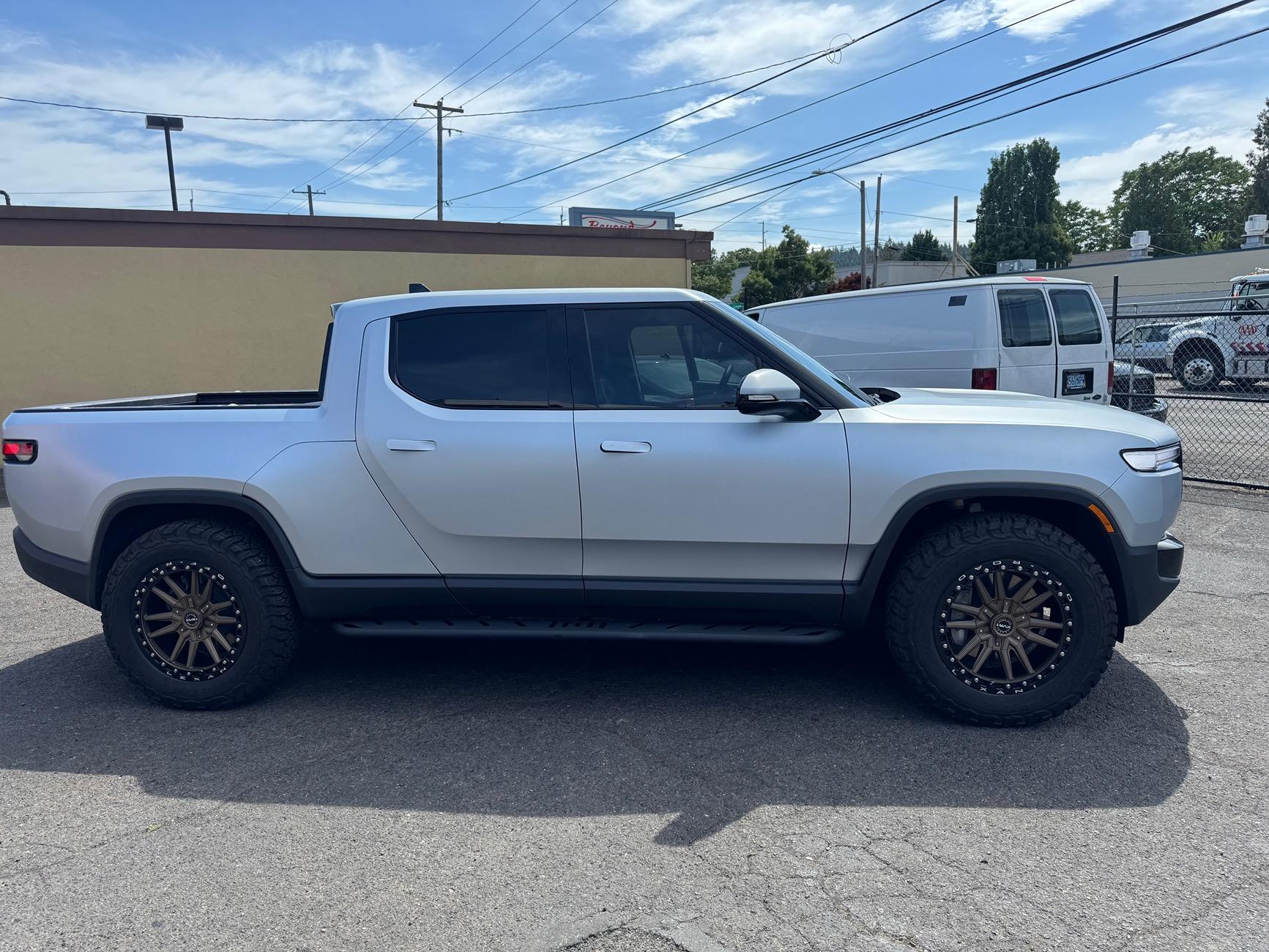Rivian R1T R1S 0 offset wheels DO NOT fit without rubbing IMG_2304