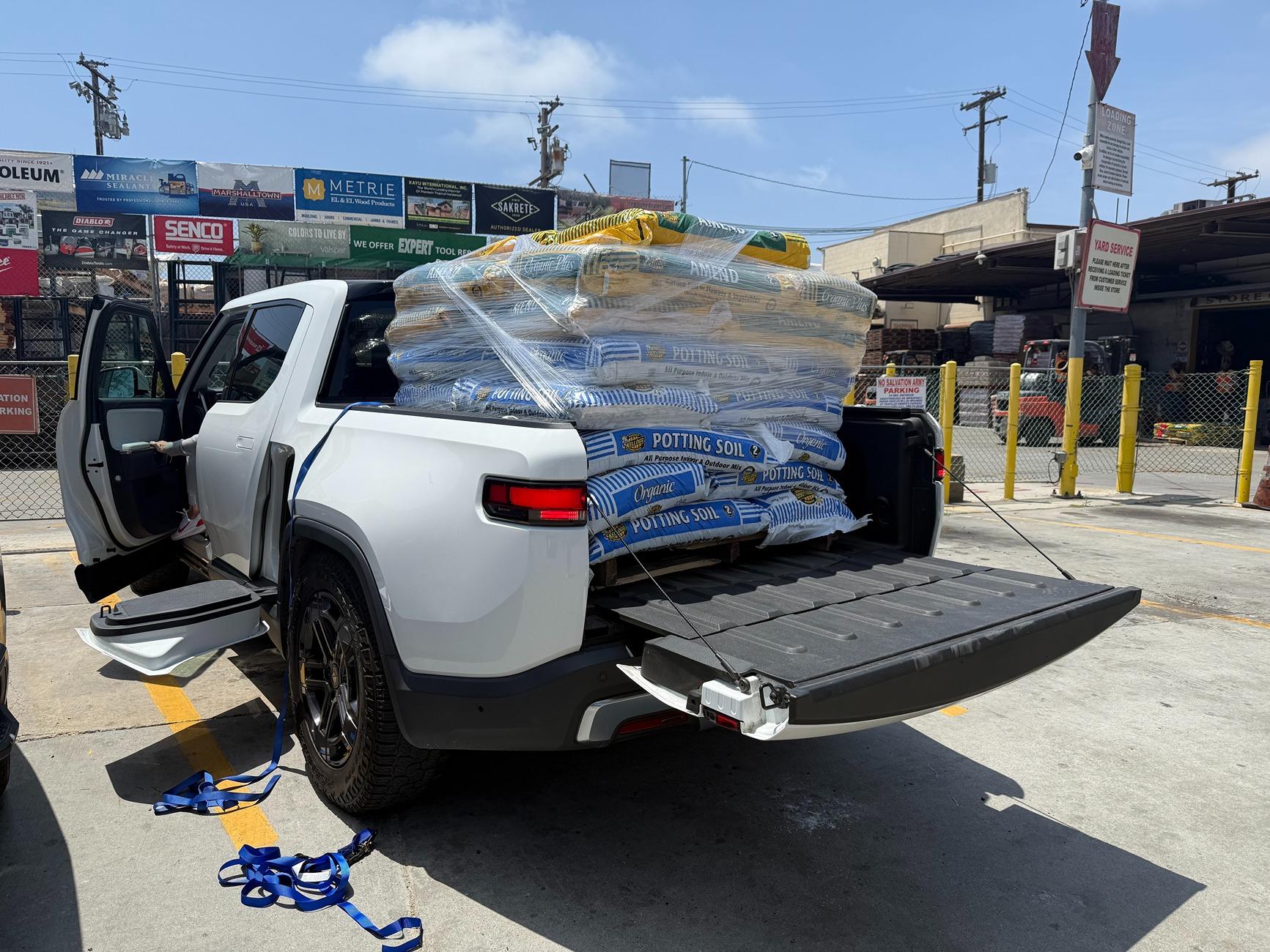 Rivian R1T R1S What Are You Hauling (or Hauled) in your Rivian? 🦾 IMG_6501