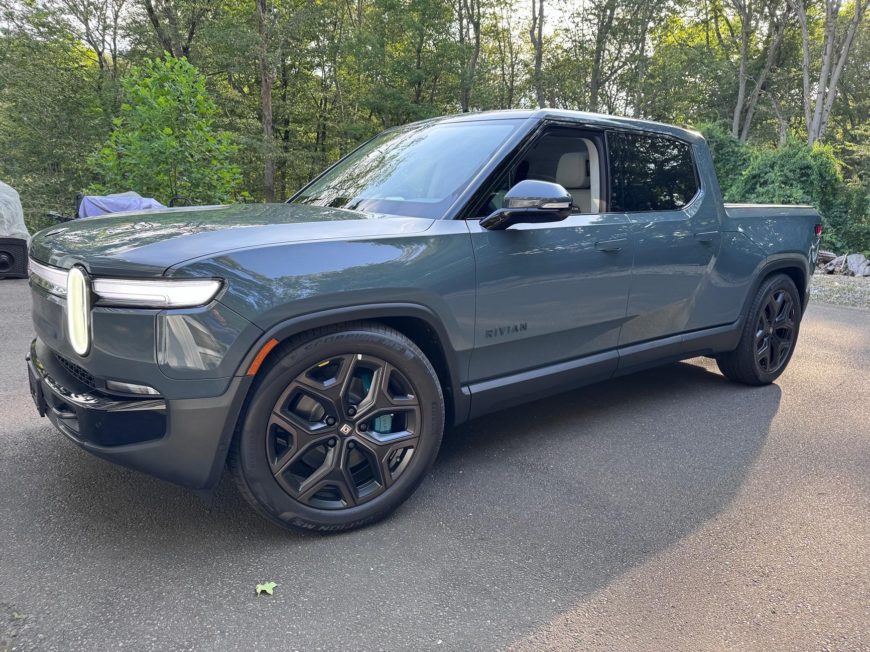 Rivian R1T R1S First delivery of 2026 Quad? IMG_2430